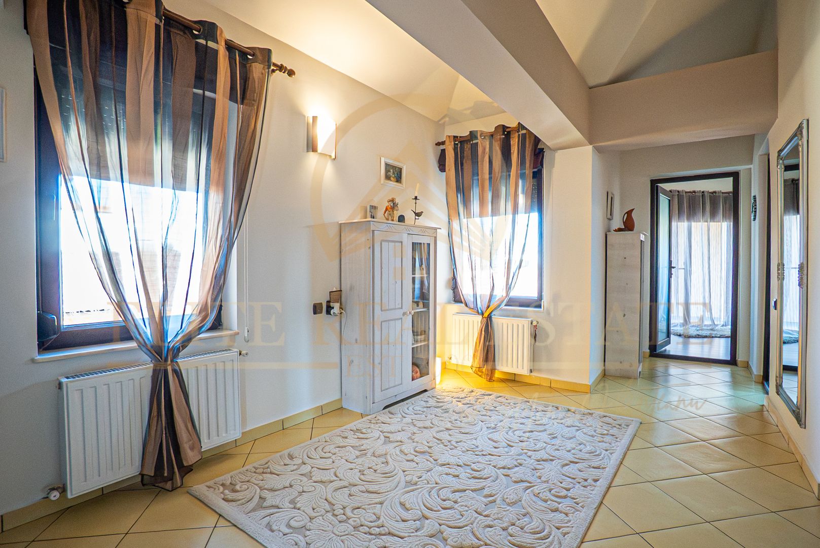 Casa De Vanzare in Palazu Mare - Teren de 455 mp cu Piscina si Garaj - Poză 26