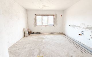 Casă la rosu cu teren generos de vânzare aproape de Intim - Poză 1