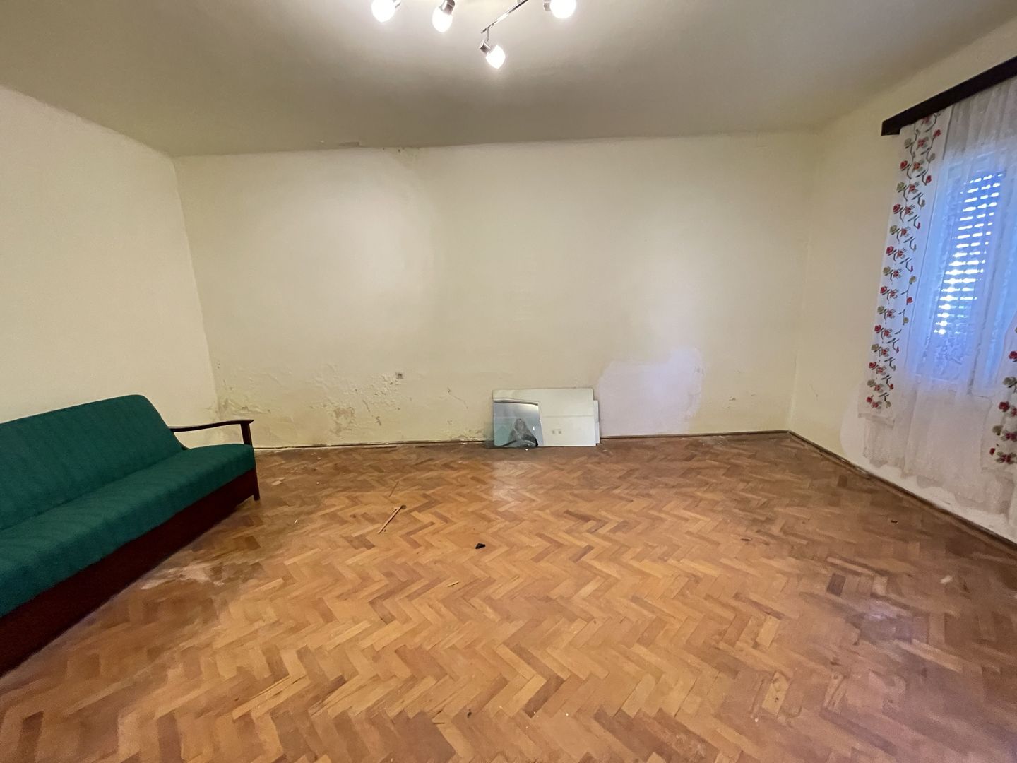 Casa de vanzare zona Mehala-Cetatii - Poză 1