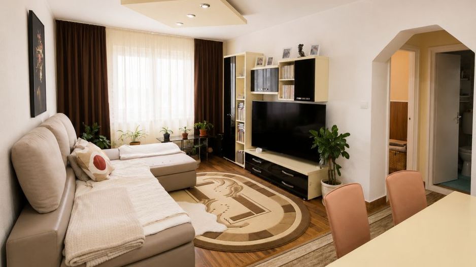 De vânzare apartament 3 camere Arinului - Poză 1