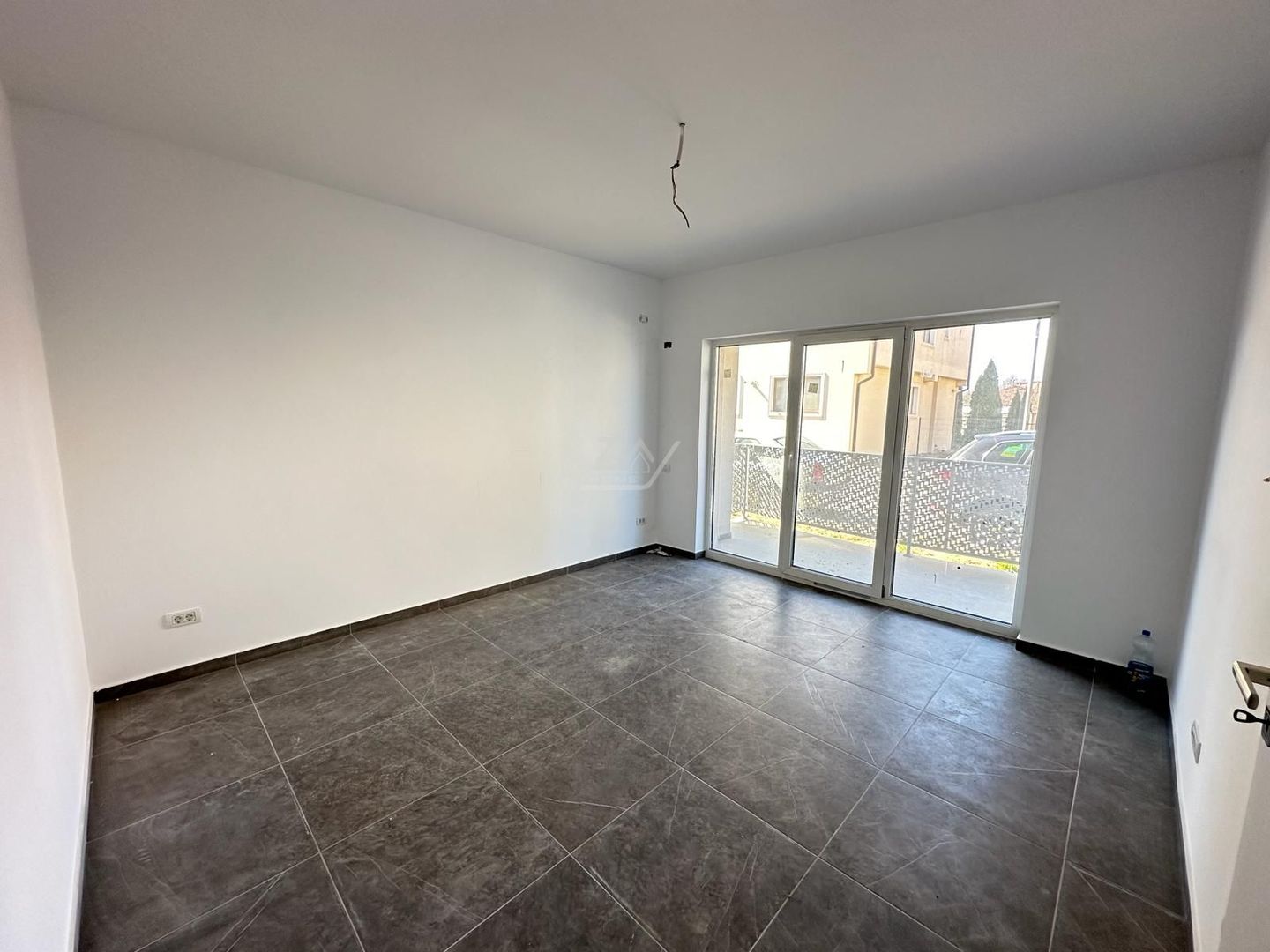 Decomandat. Gradina proprie 62 mp. Bloc finalizat. - Poză 2