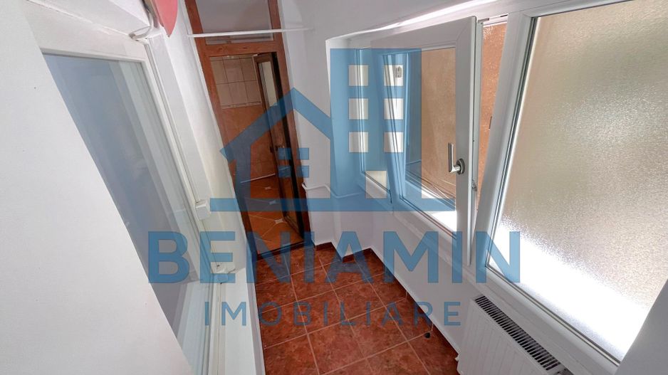 3 camere decomandat la etajul 1 in 1 Mai an 1985 centrala - Poză 5