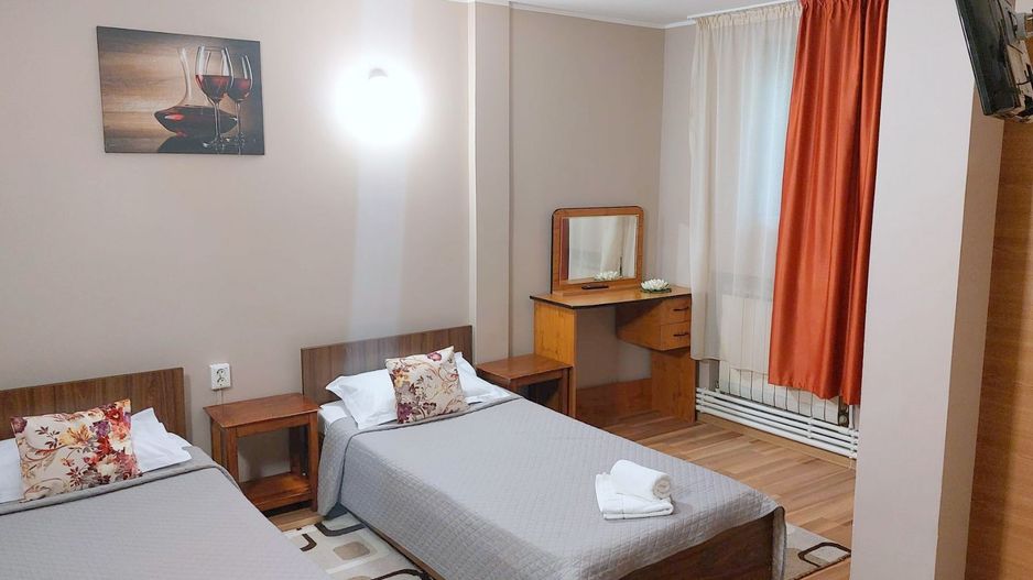 Pensiune de vânzare  – Galați | Bariera Traian | 14 camere - Poză 8