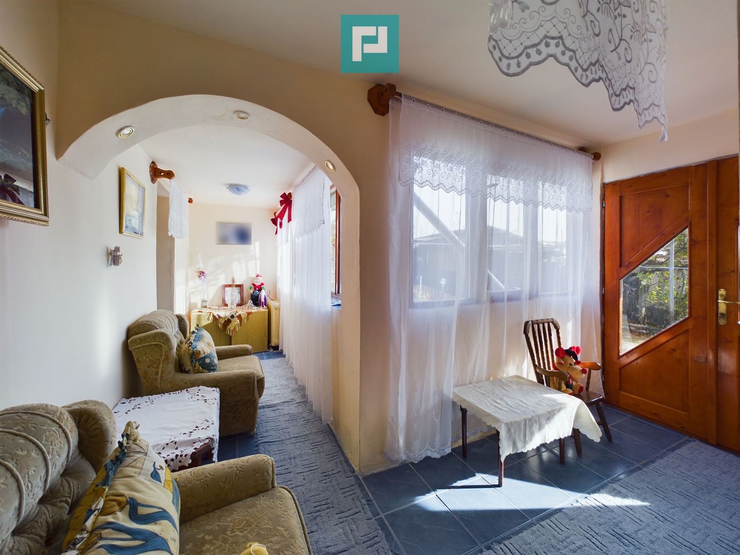 Casă cu front stradal generos - Poză 6