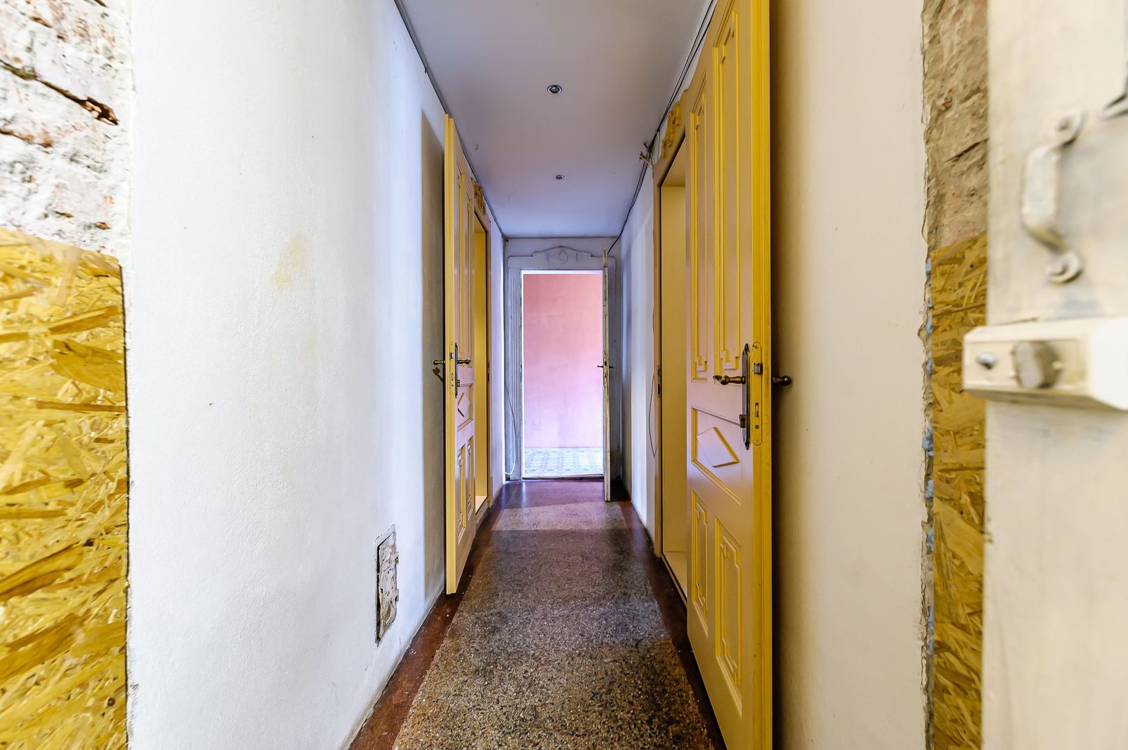 Apartament ultracentral cu potential multiplu - Poză 3