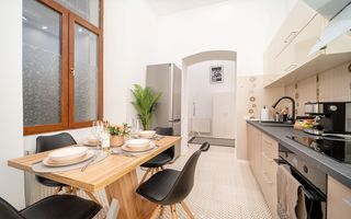 Apartament renovat in cladire istorica - Poză 4