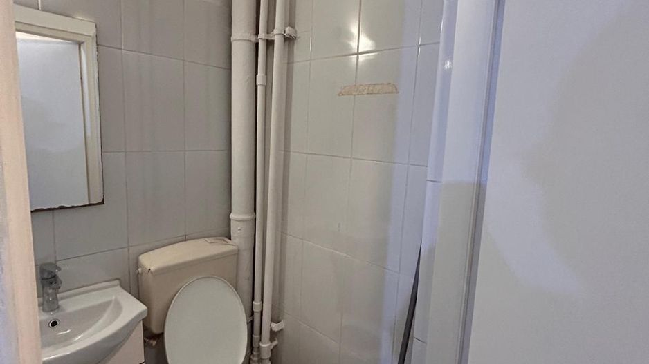 Apartament 2 camere, renovat, instalatii noi, parcare - Poză 3