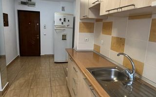 De vanzare apartament 3 camere Centru - Poză 1