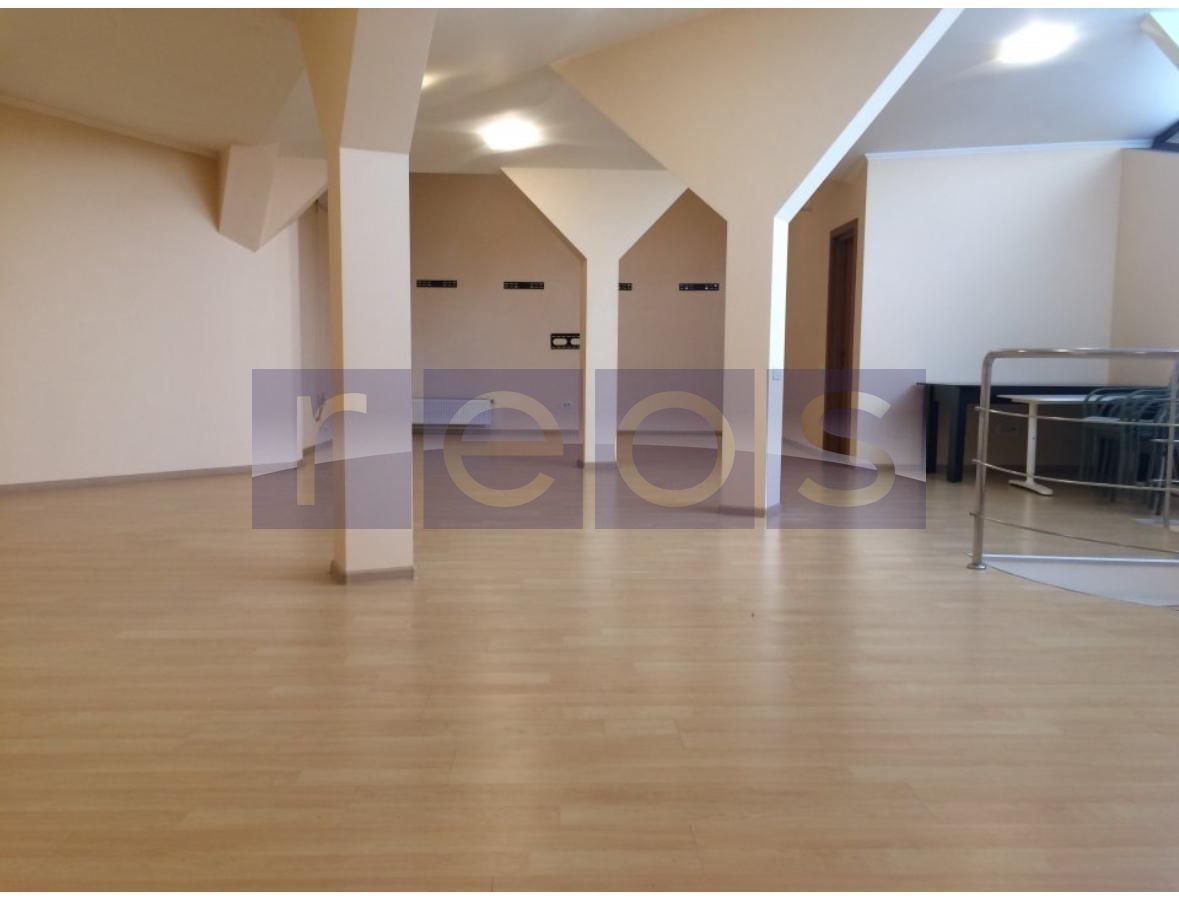 VILA 300MP | SISESTI | COMPLET RENOVATA | CURTE | 4 LOCURI DE PARCARE - Poză 8