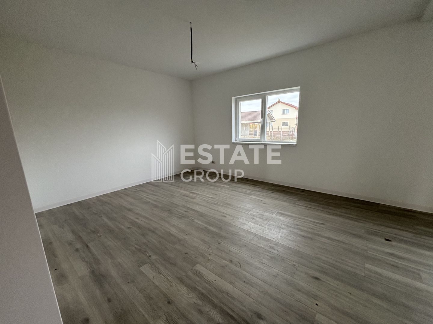 Casa individuala cu 5 camere in Mosnita Noua zona castel - Poză 3