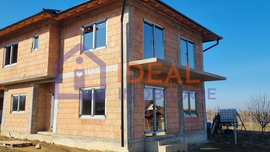 Casa Individuala cu 326 mp de curte si Carport, in Poplaca - Poză 3