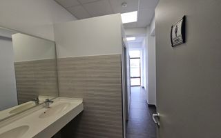 Spatiu de birouri de inchriat locatie centrala si vizibilitate buna - Poză 8