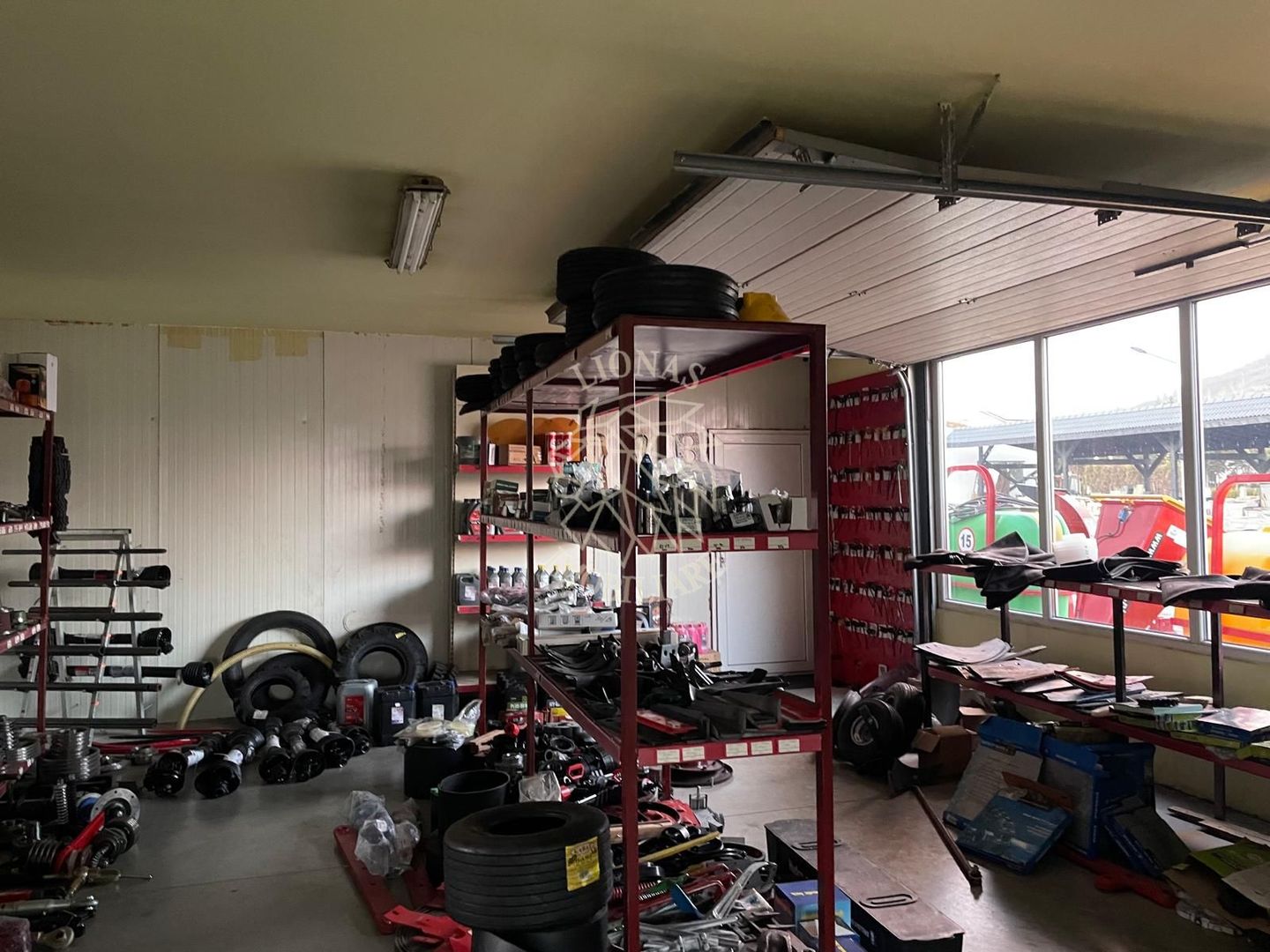 Hala la strada principala 350 mp-Viisoara - Poză 3