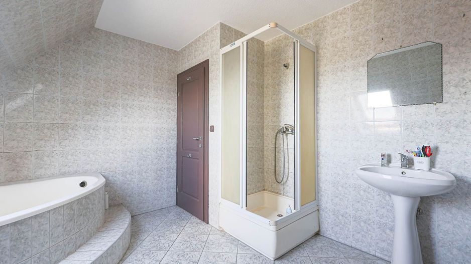 🏡 Visează la casa perfectă în Cartierul de Vest! 🌳 - Poză 9