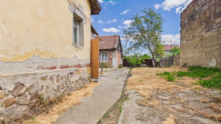 Case de vânzare cu teren generos - Alfa - Poză 16