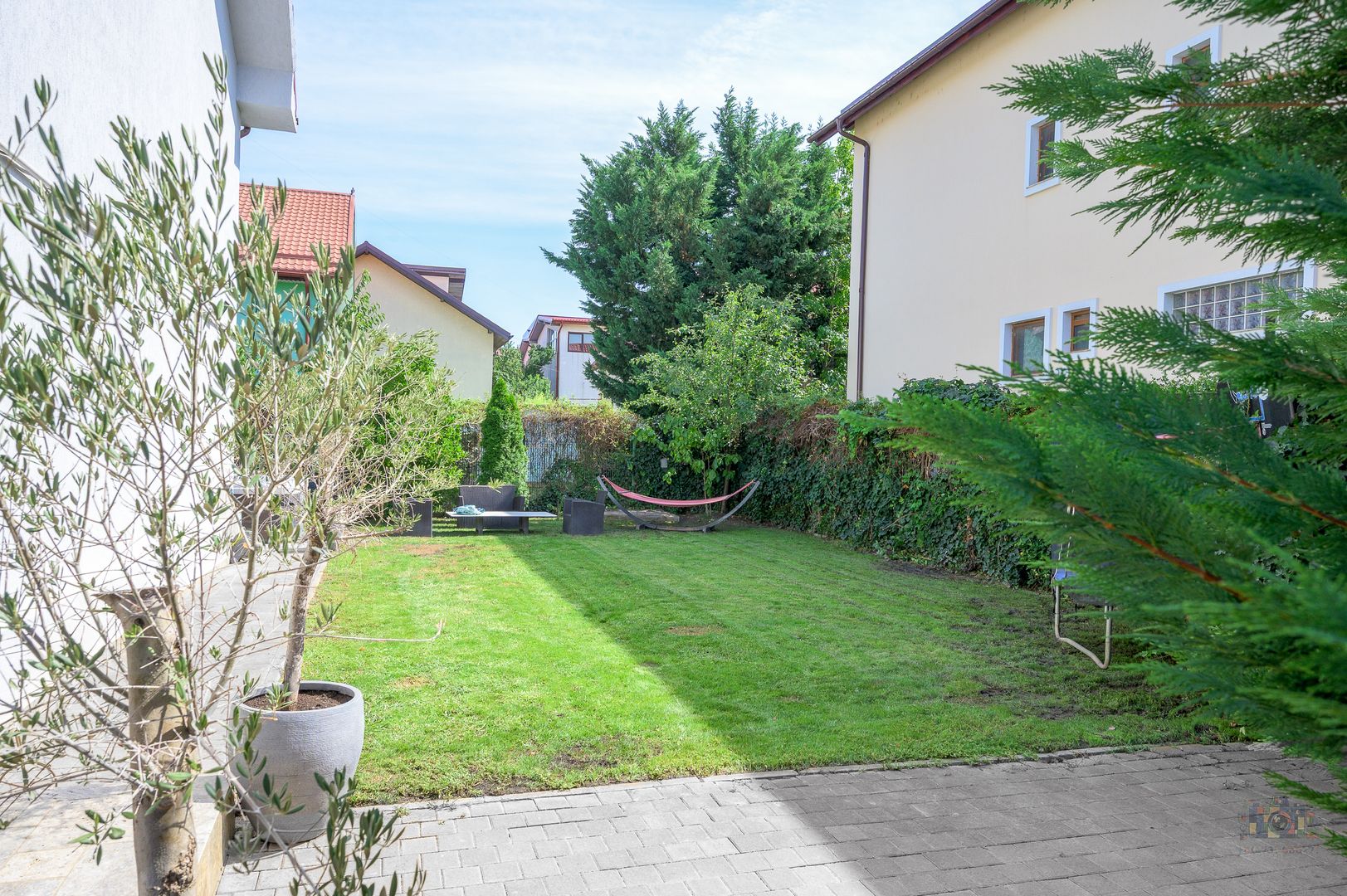 Vilă renovată P+1+M  | Foișor vitrat, grădină și jacuzzi - Poză 7