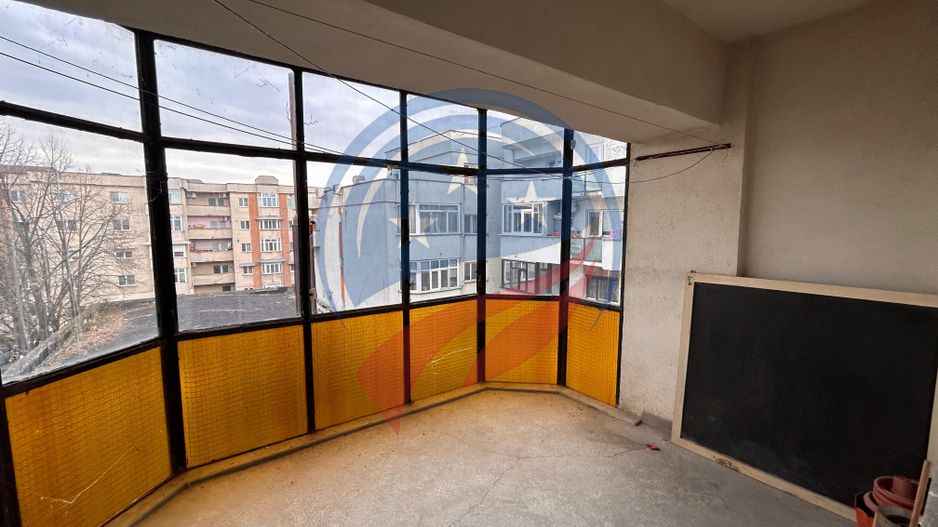 Apartament 3 camere decomandat de inchiriat pe Calea Severinului Craiova - Poză 11