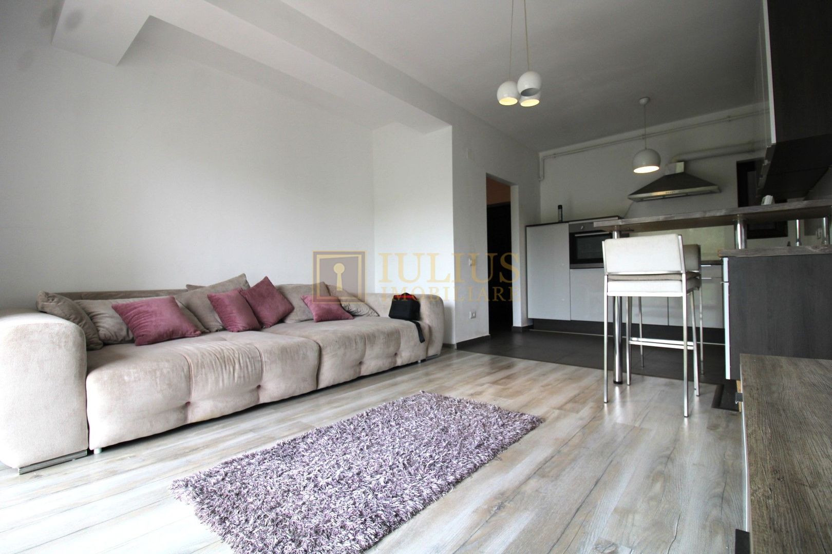 Bloc nou, centrala proprie, lângă restaurant Tinecz - Poză 1