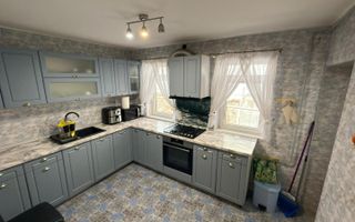 Vila-in-zona-Parcului-Nicolae-Romanescu-curte-mare-doua-constructii - Poză 3