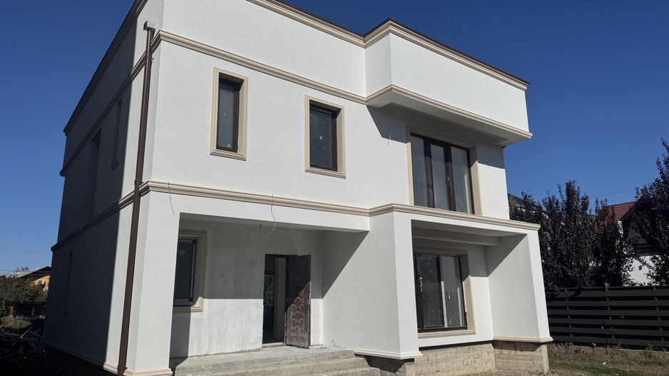 Vila Neoclasica zona CENTRALA Otopeni curte 500m2 - Poză 1