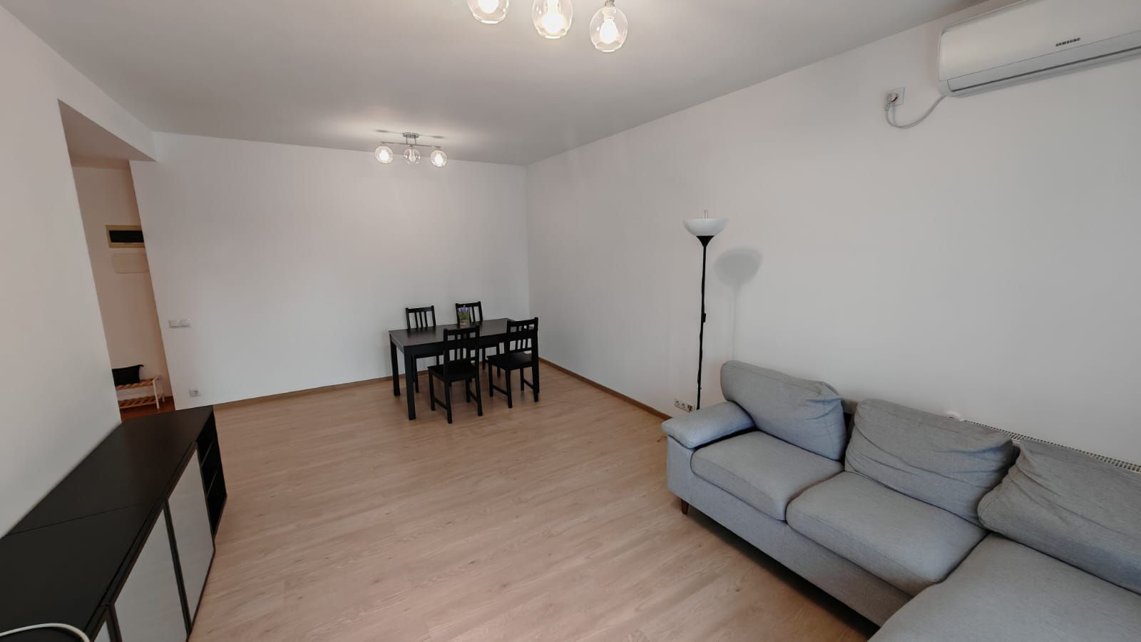Metrou Pacii, Ten Blocks, 2 camere, 70mp, 4/10, decomandat, mobilat, loc parcare - Poză 2