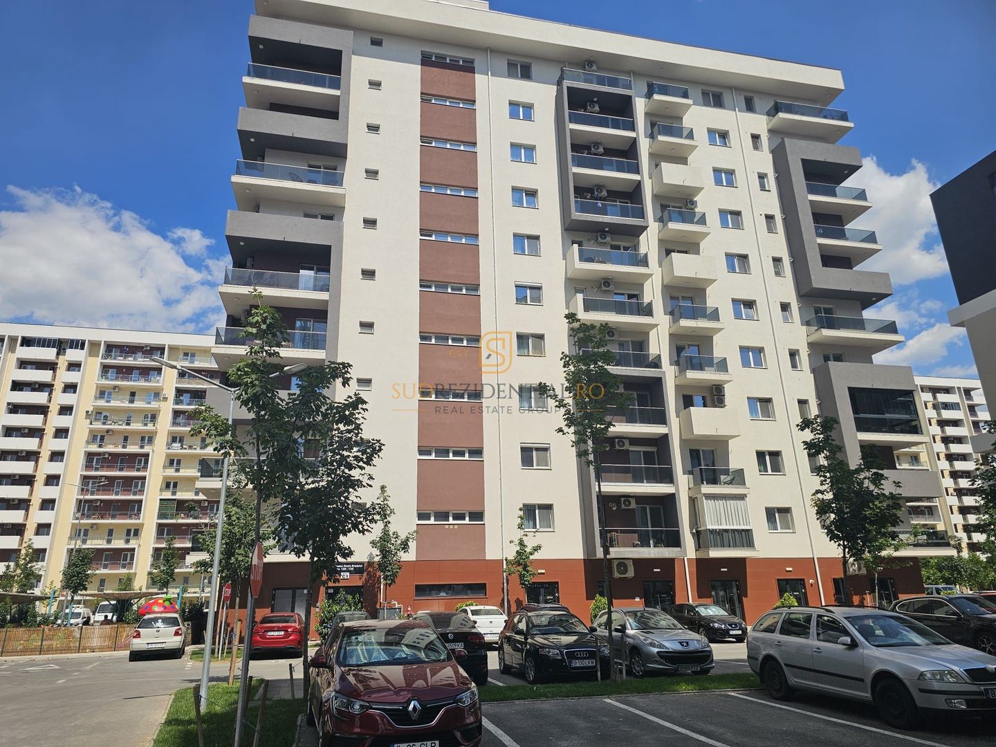 Apartament decomandat 3 camere, disponibil imediat, etaj 2/10 - Poză 1