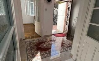 Casa cu garaj, individuala, langa metrou, intersectia Piata Muncii - Poză 1