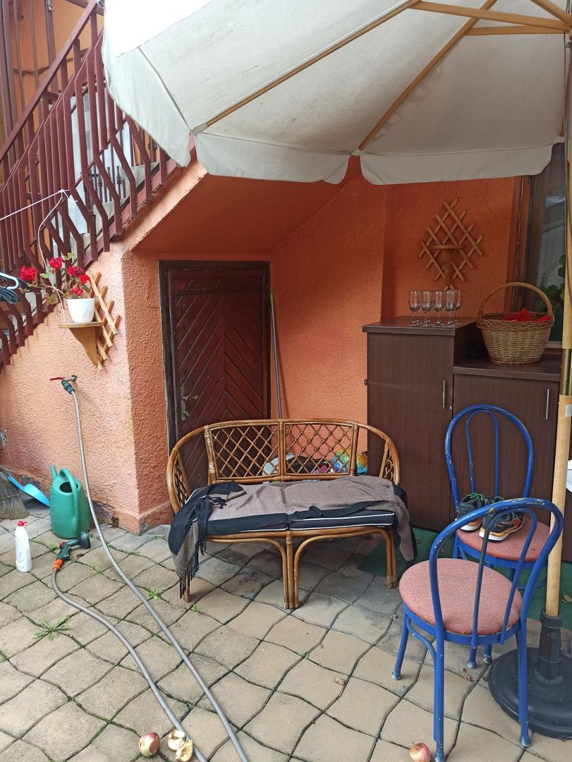 CASA CU 6 CAMERE ZONA CENTRAL - Poză 3