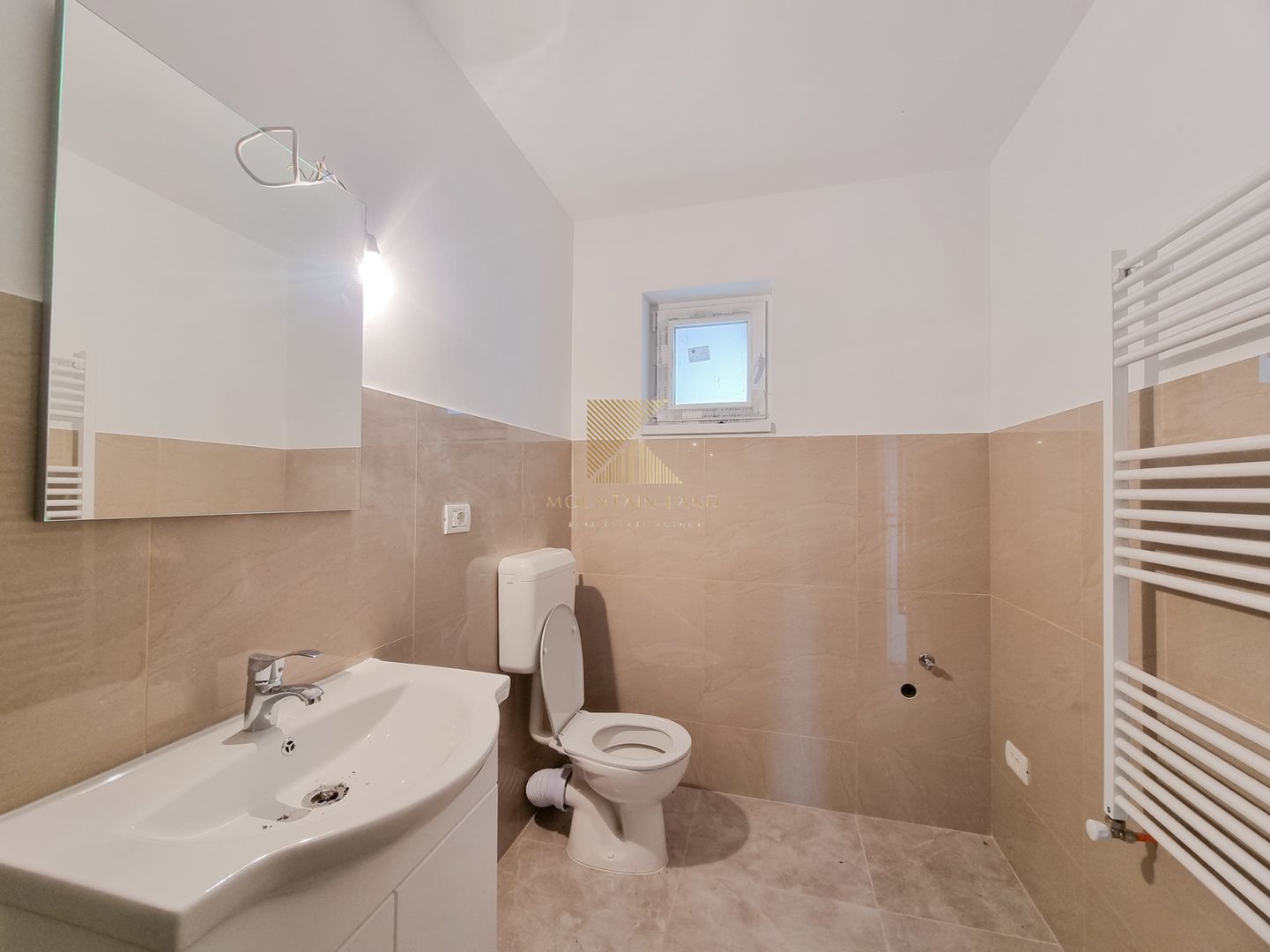 Casă însiruită cu 4 camere și curte proprie – Cartier Izvor, Str. Salc - Poză 6