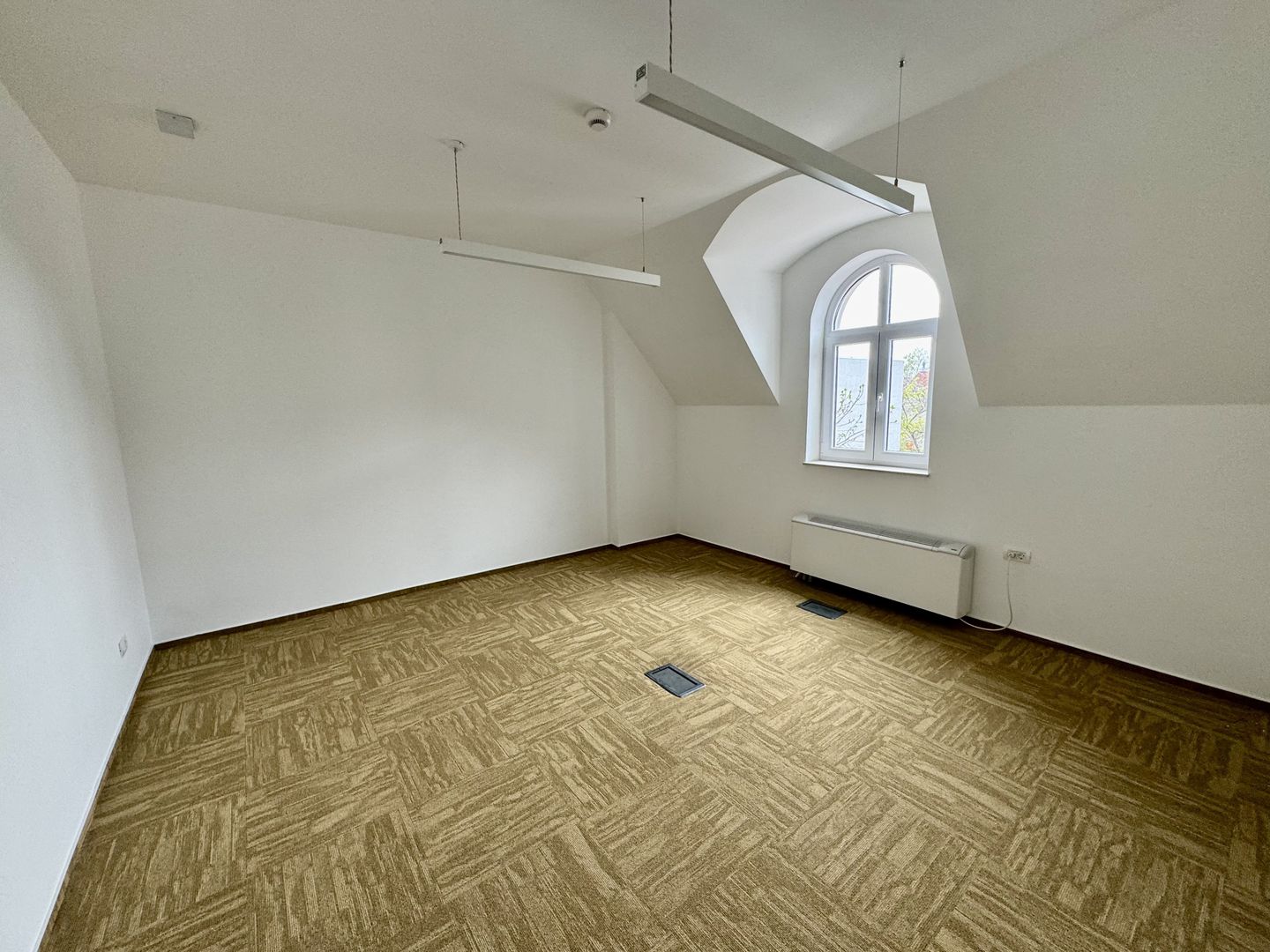 Cladire Brancoveneasca 30 de birouri 1100 mp dubla deschidere - Poză 14