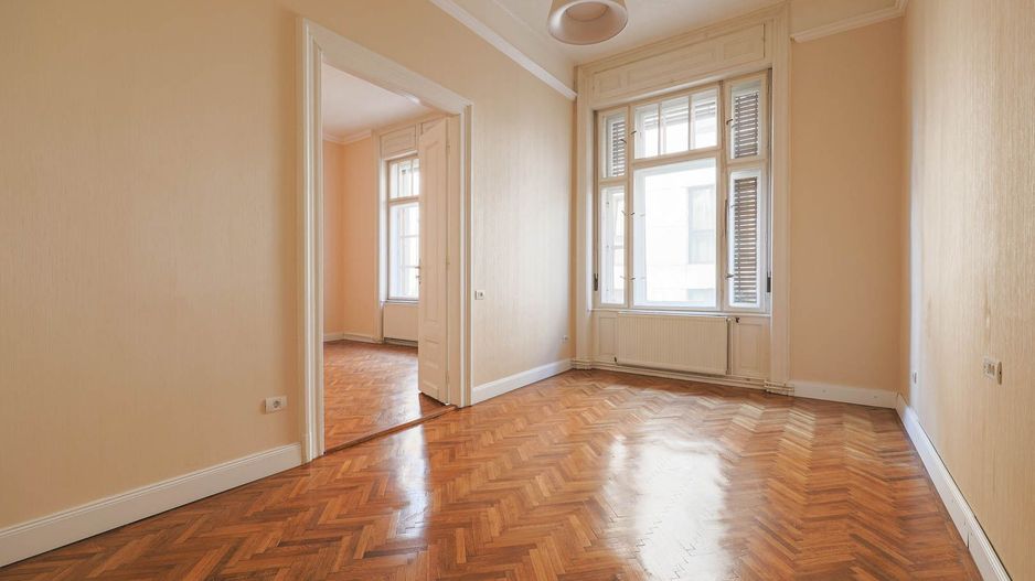 VANDUT.  Descoperă eleganța istorică în inima Aradului! - Poză 4