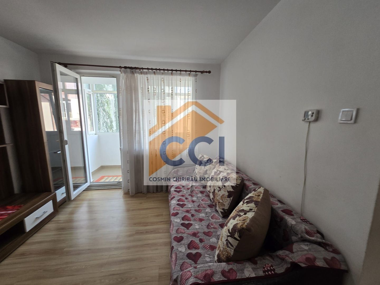 DE VÂNZARE - Apartament cu 2 camere în Bacău - Etaj 1 - Poză 4