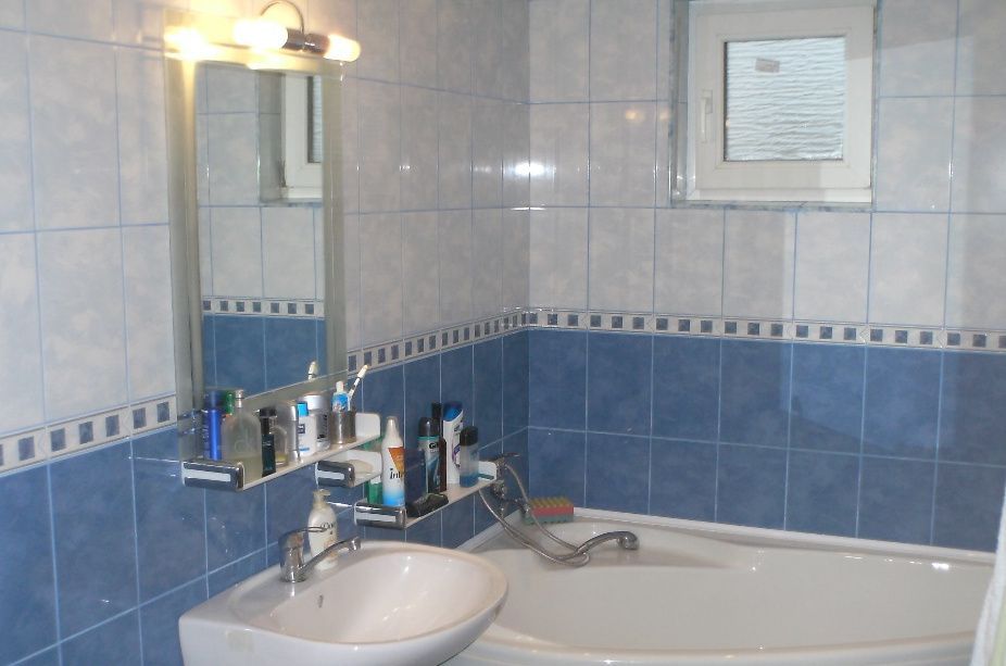 Apartament cu 3 camere, zona Micro 20,  sup. 75 mp, mobilat si utilat - Poză 3