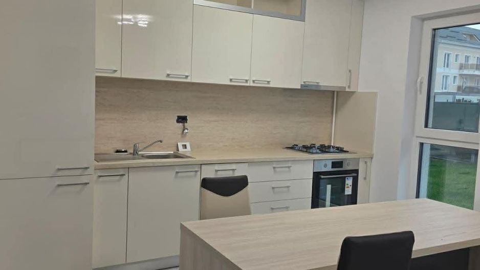 Apartament 2 camere, Tractoru, zona Coresi - Poză 2