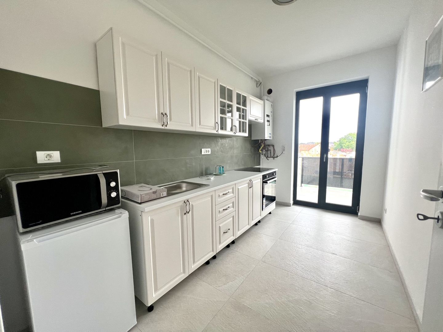 APARTAMENT CU TERASA LA PRIMA INCHIRIERE - Poză 1