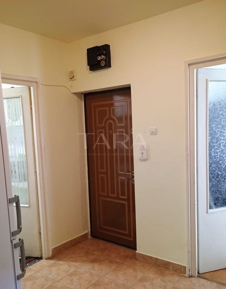 Vând Apartament 3 Camere în Cartierul Gruia, Zonă Liniștită - Poză 2