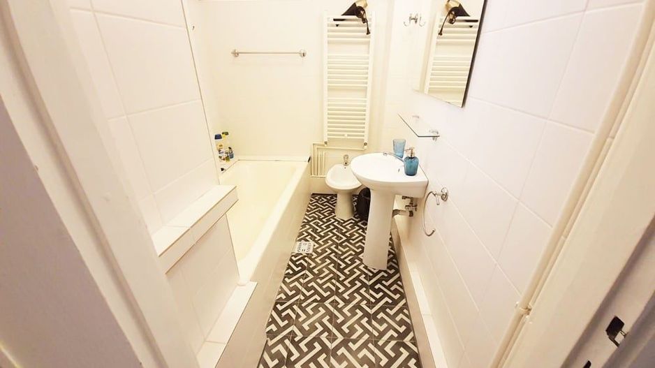 Apartament ultracentral cu vedere superbă, super investiție - Poză 2