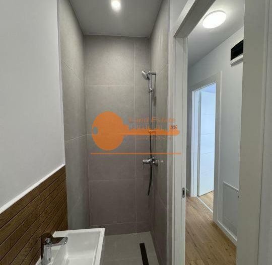 Apartament 3 camere cu terasă de 100 mp + loc de parcare – complet nou, mobilat și utilat - Poză 9