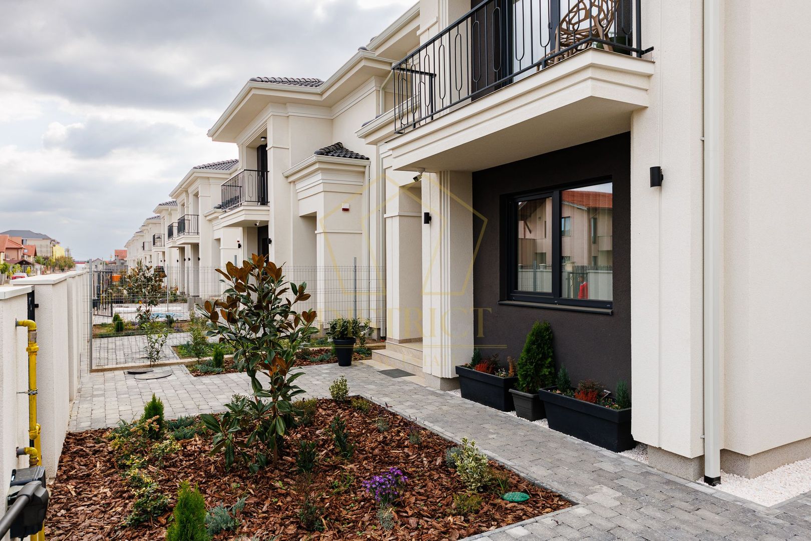 Duplex modern cu 4 camere despartit prin camera tehnica I Mosnita Noua - Poză 2