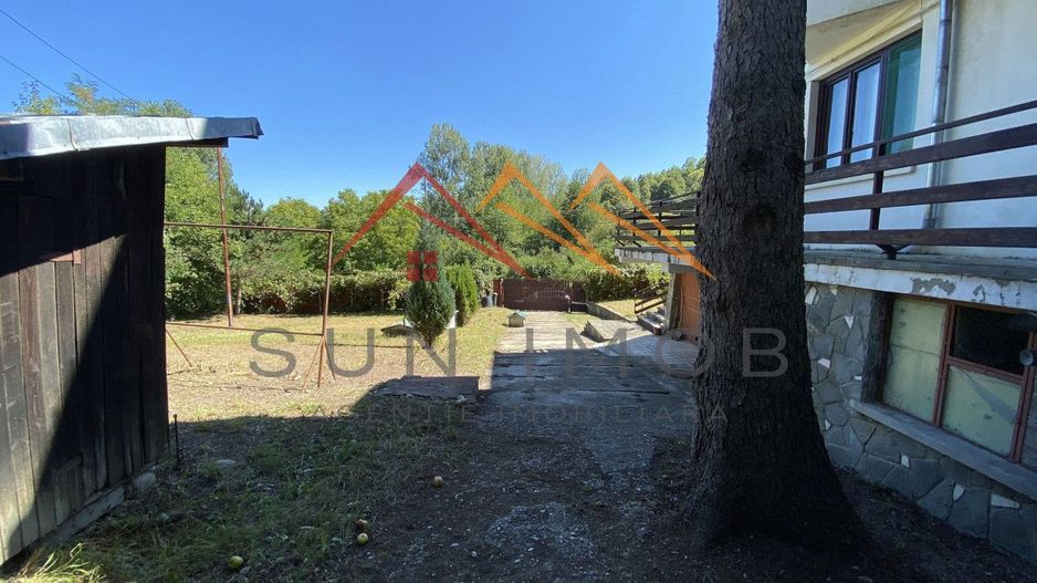 Vila de vanzare, teren 3100 mp, 7 camere, 6 grupuri sanitare, 3 CT, an 1997 - Poză 55