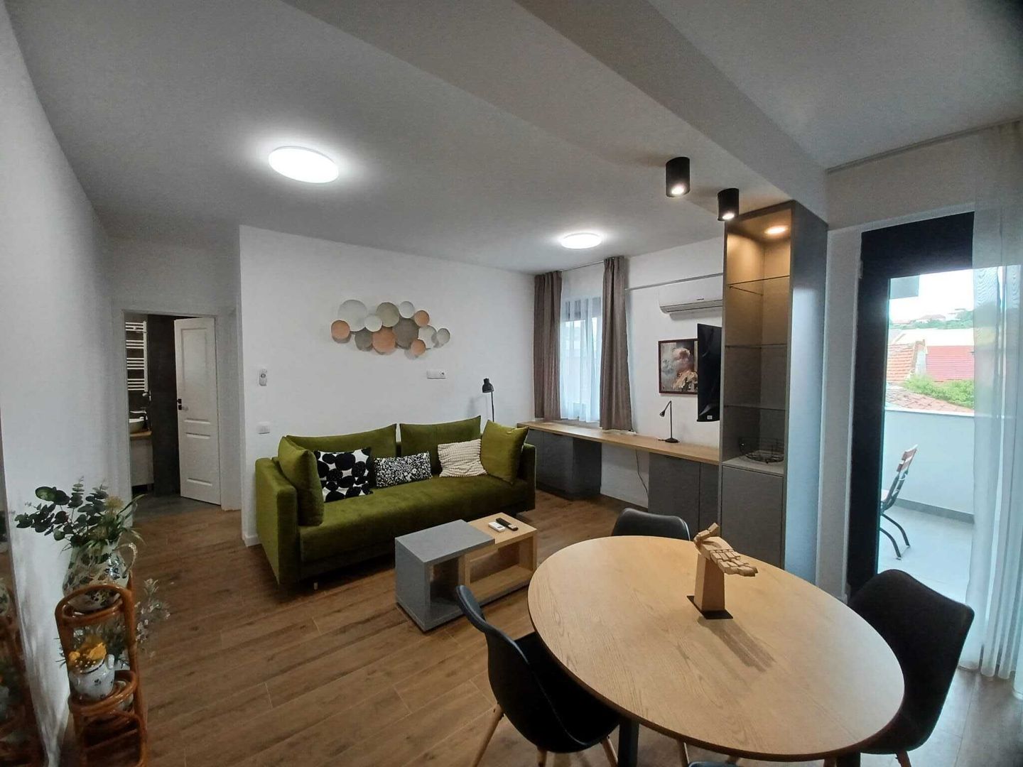 Chirie, ap 2 camere, ultracentral, parcare. 500 E /lună. Comision 0 - Poză 2