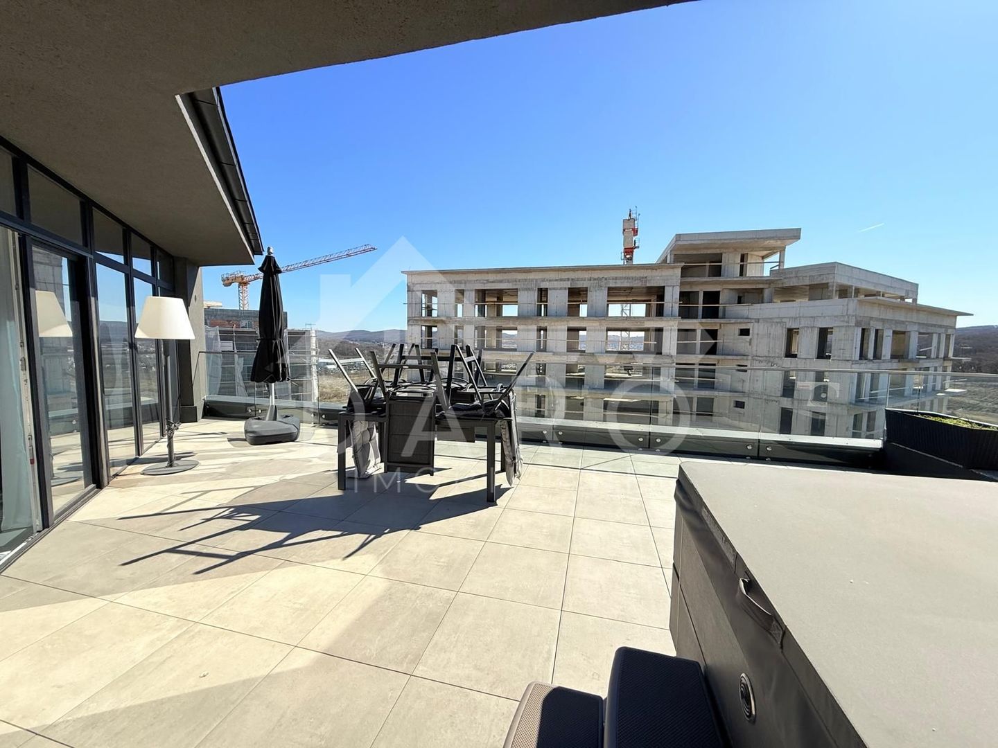 PENTHOUSE ULTRA LUX CU TERASĂ ȘI JACUZZI – SHOPPING CITY TÂRGU MUREȘ - Poză 2