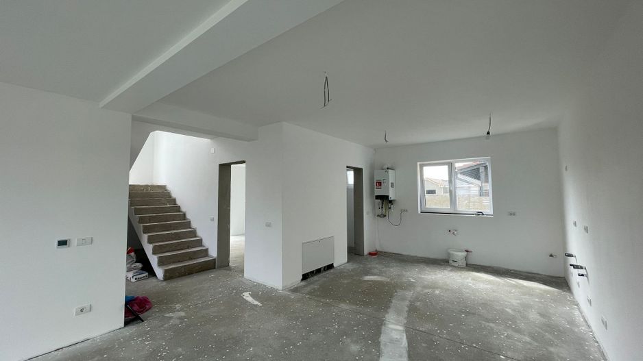 Duplex spațios cu teren generos-Moșnița Nouă - Poză 2