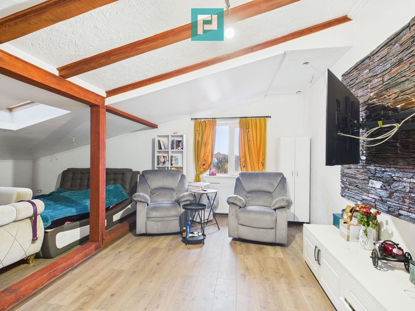 Două case pe un teren generos în Ghiroda - Poză 13