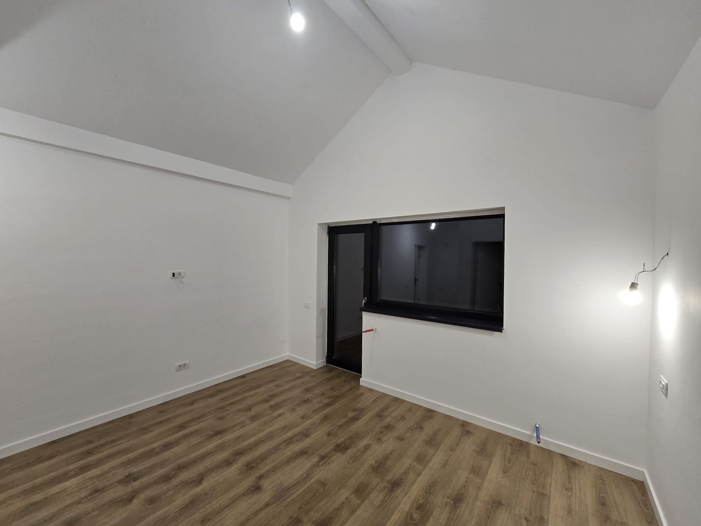 Apartament cu 2 camere 65,10 mp + 30 mp pod - vedere la muntii Caraiman Busteni - Poză 4