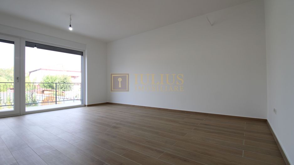 Casa zona Lunei, 5 camere + 3 bai, centrala proprie, rezidential sau birouri ! - Poză 11