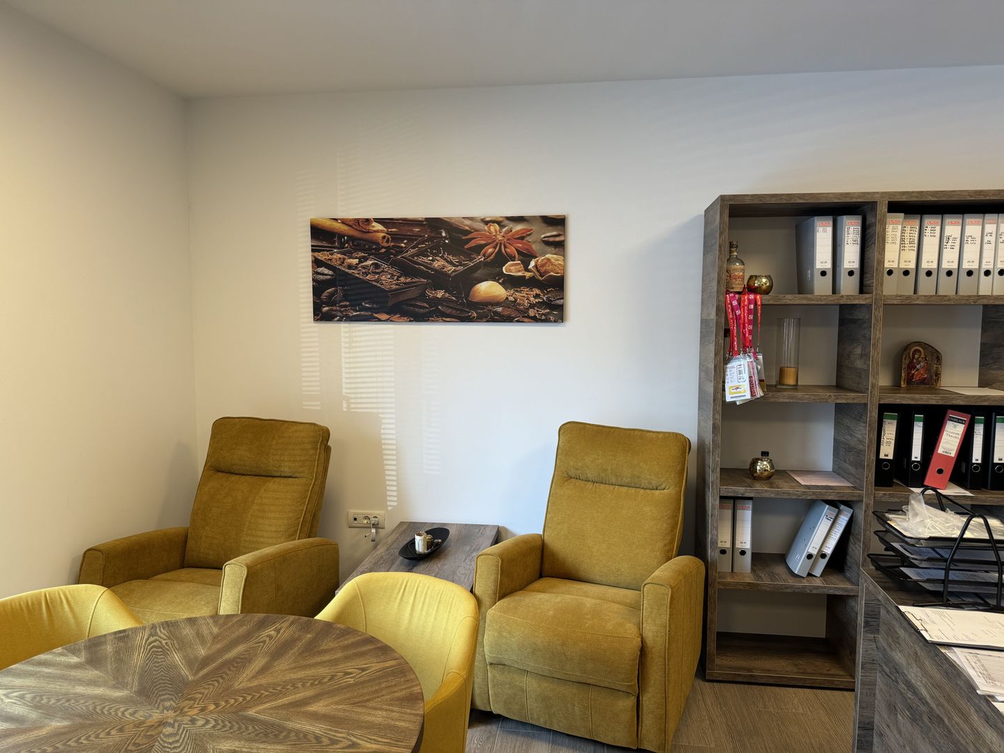 Spațiu de Birou de Închiriat, Amenajat Modern, 40 mp Utili - Poză 2