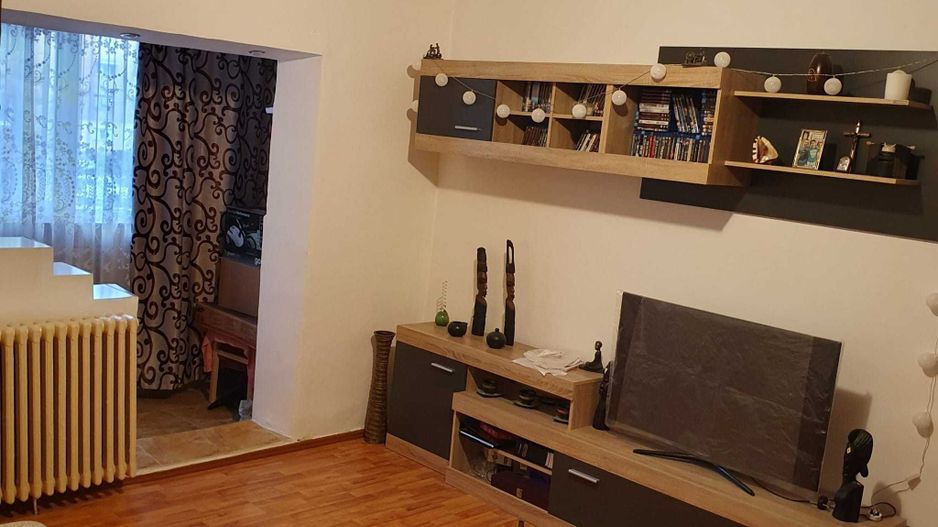 Apartament 2 camere semidecomandat 1/4 Craiovita Noua - Poză 1