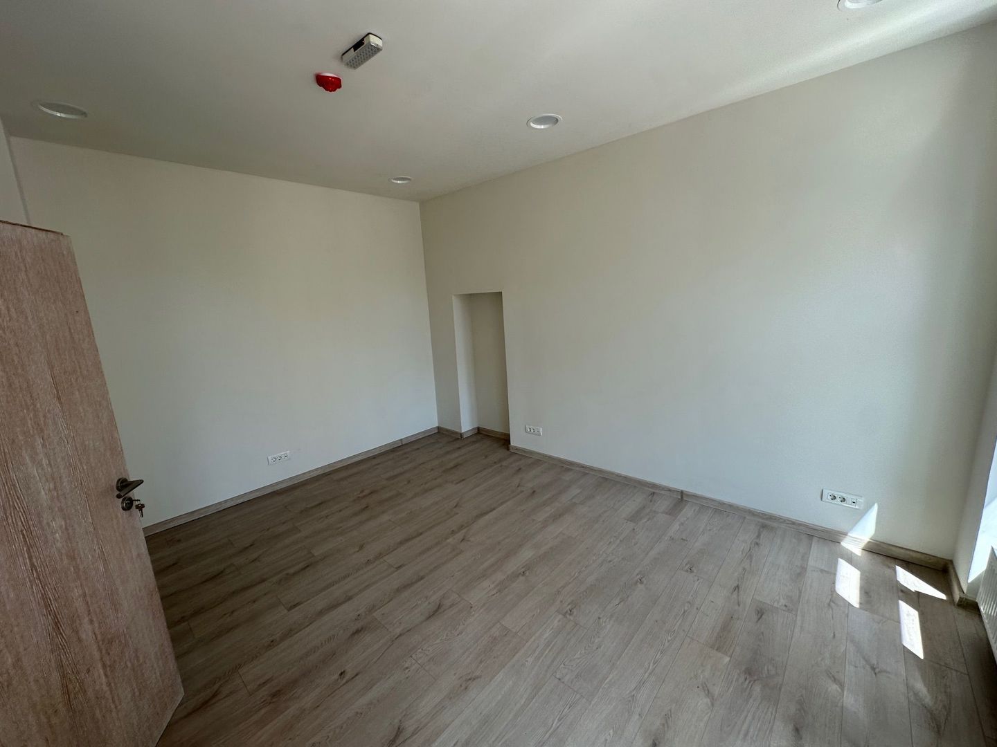 Spatii de birouri Ultracentral suprafață  de 34 mp - Poză 8