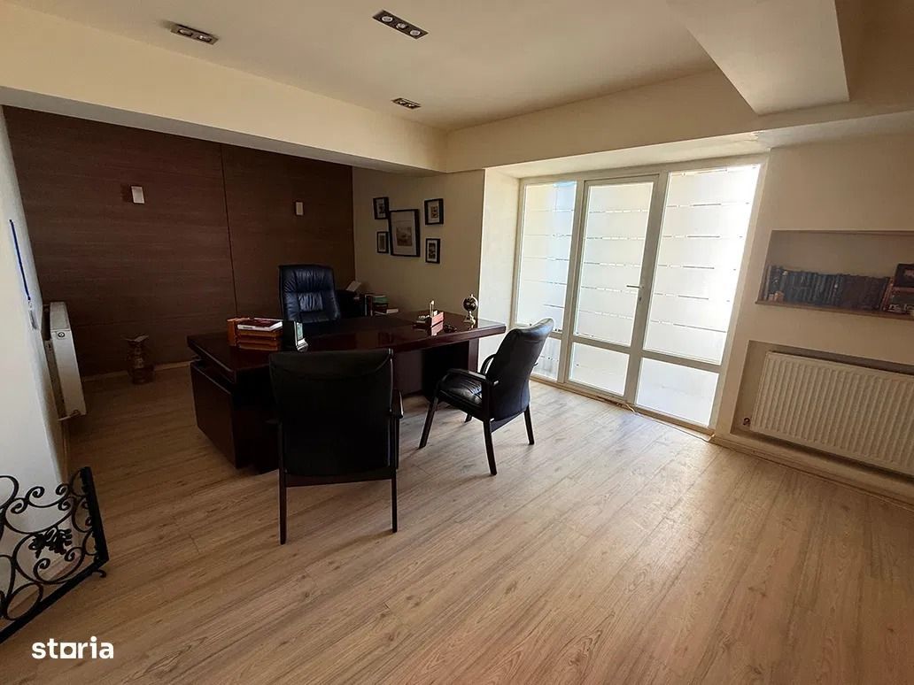 Imobil cu 8 camere, terasă de 60 mp, situat în centrul orașului - Poză 1